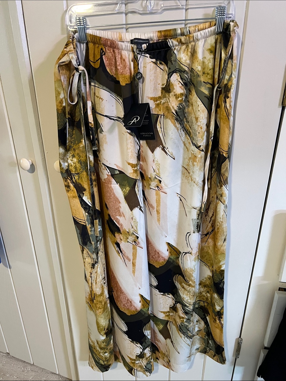 Adrianna Papell Wide Leg Pants in White, Olive & Black Abstract Print